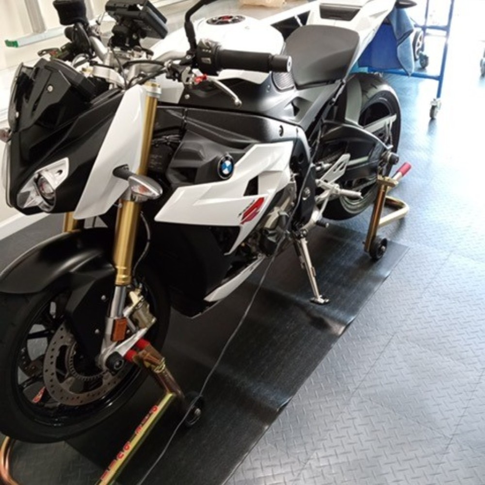 Meet your Posher, Posh